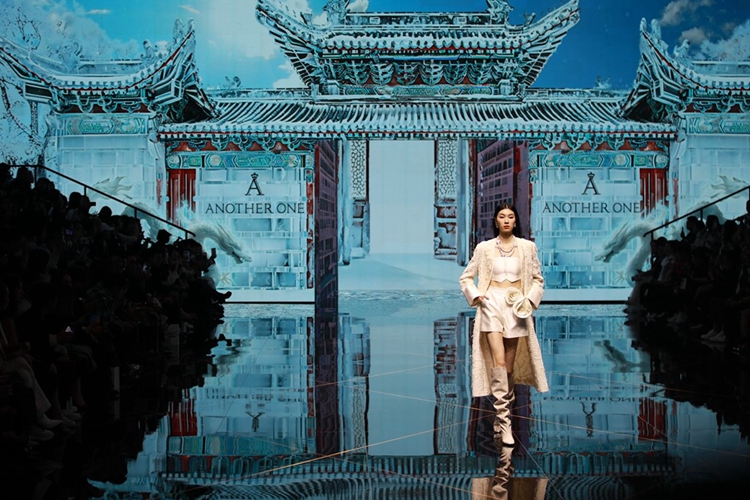 九游娱乐：时装周上国潮风(图3)