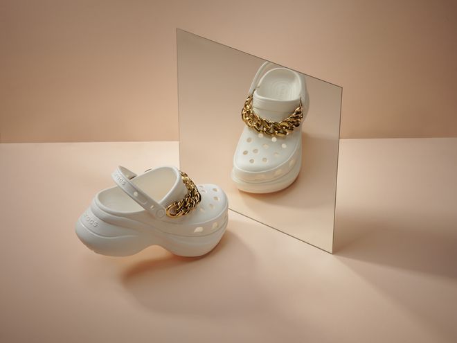 从丑到潮！Crocs让90年代辣妹厚底鞋大翻身(图3)