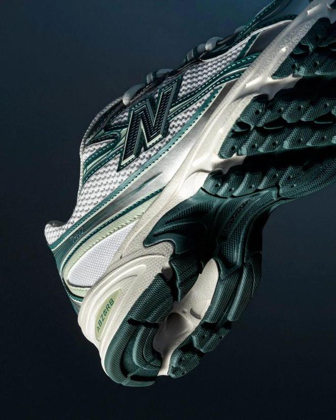 液态银！「新百伦NewBalance」经典复古跑鞋740要复刻了(图3)