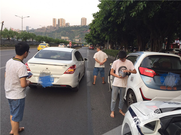 九游娱乐：光脚开斗气车被民警制止开车穿什么鞋最合适(图1)