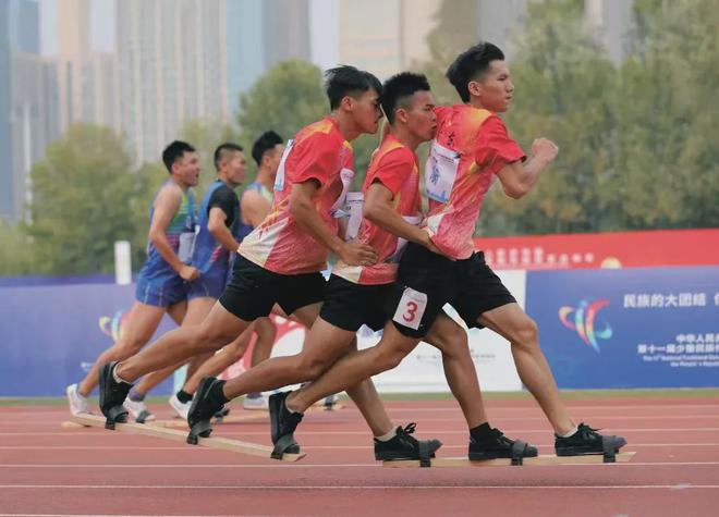 人板合一！源于古代军事训练的板鞋竞速项目你知道吗？(图1)