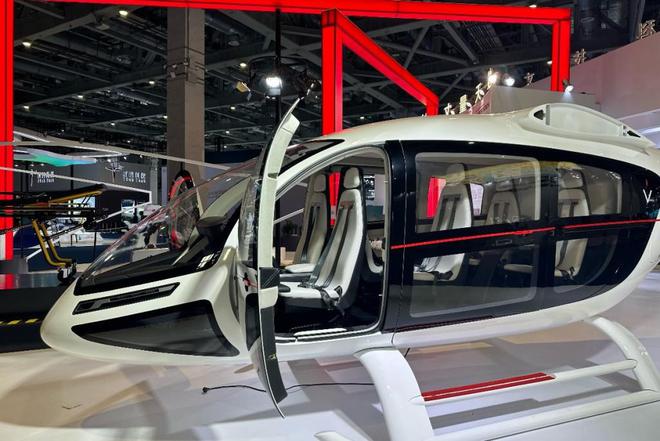 保时捷老爷车、巴黎奥运战靴……来看进博会亮点展品(图2)