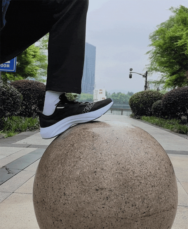 九游娱乐：某迪某克1000多的碳板跑鞋代工厂出货竟然只要100多！全掌碳板！！(图13)