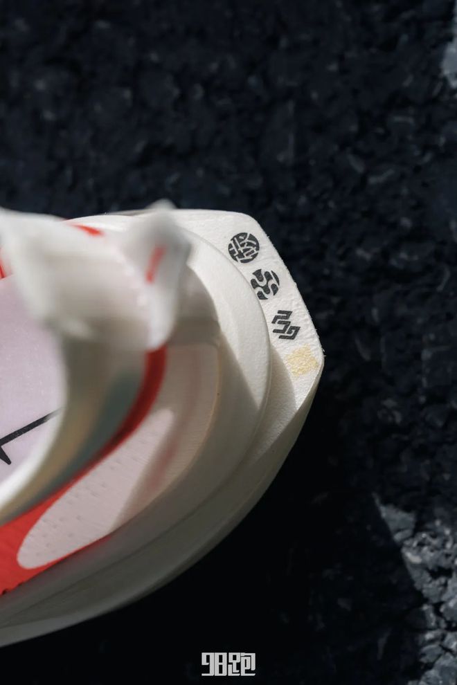 自己运动员不敢穿的“顶碳”！？(图9)