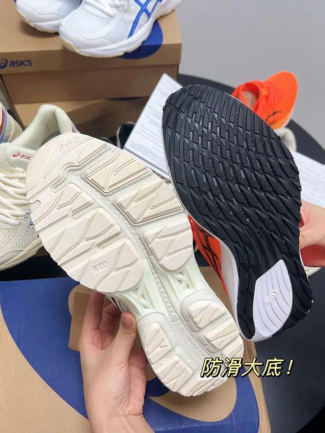 九游娱乐：夏天我超爱穿它！亚瑟士跑鞋269元缓震耐穿防滑透气又轻便(图11)