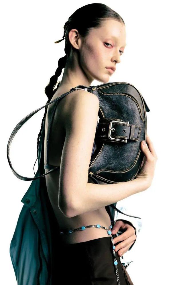 美学新观--2025春夏时尚休闲女鞋元素趋势预测(图6)