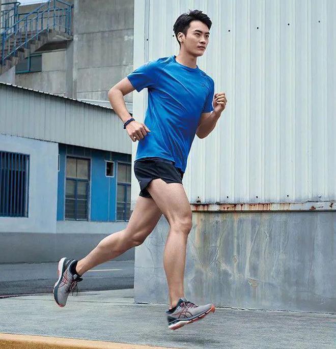 亚瑟士疯了吗？千元运动鞋4折起入给一家人都买了！(图9)