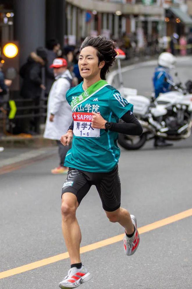 箱根驿传跑鞋之争：耐克5年从957%跌至233%阿迪达斯逆袭(图2)