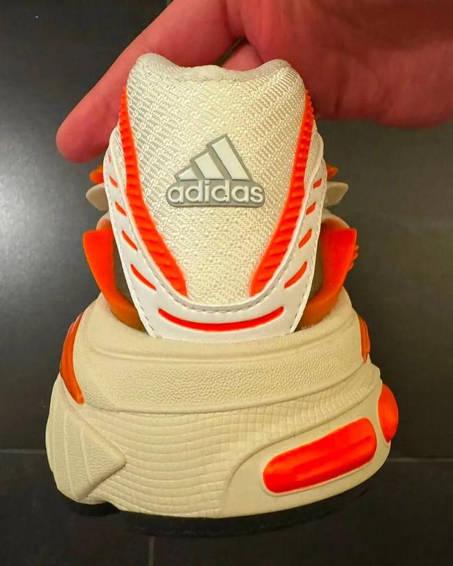 建议锁定这双「联名不断」的adidas宝藏(图19)