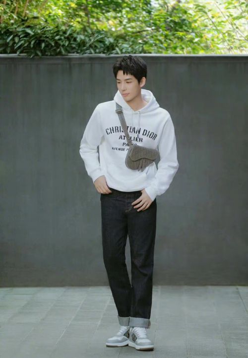 九游娱乐：超适合送男友的大牌男士休闲鞋推荐(图5)