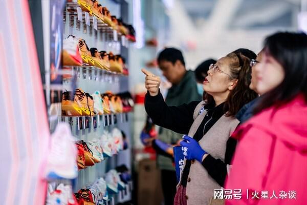 九游娱乐：国产品牌登顶中国马拉松跑鞋市场：全局穿着率321%远超耐克(图4)