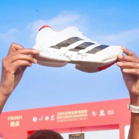 ADIZERO0系列——从记录到纪录的竞速传奇(图3)