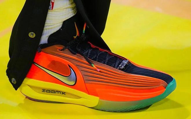 Nike「最强实战鞋」新配色来了！你觉得如何？(图1)