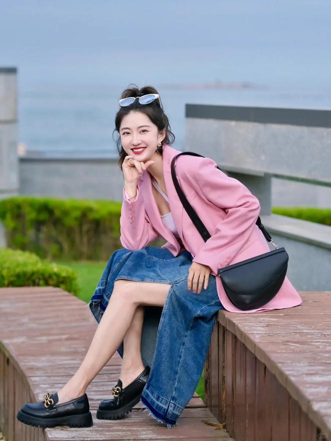 告别小白鞋！这4双时尚鞋子才是今秋必备人人都能驾驭！(图4)