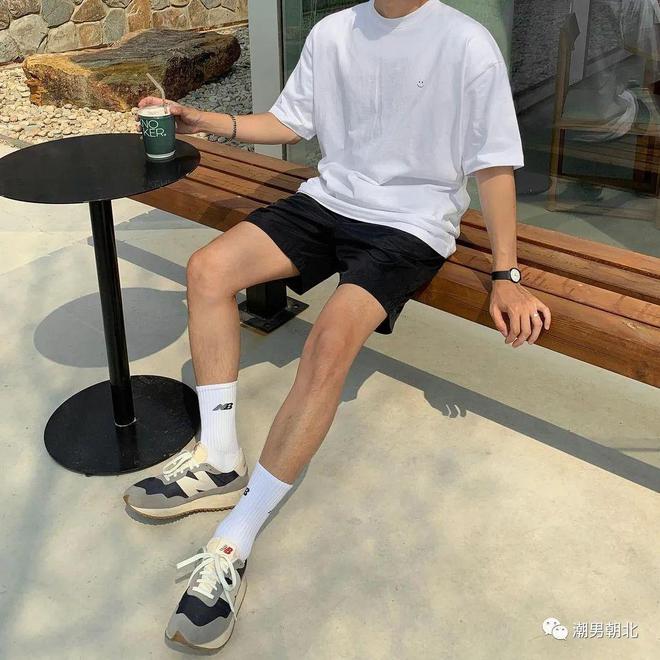 男生夏季“休闲干净”的穿搭这3套精致帅气赶紧收起来！(图3)