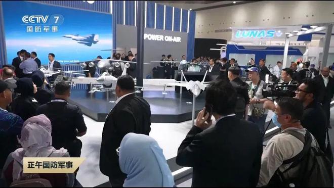 歼-10CE大卖？5·7空战大胜印度13天后亮相防务展引来围观！这4国能成功拿下吗？(图8)