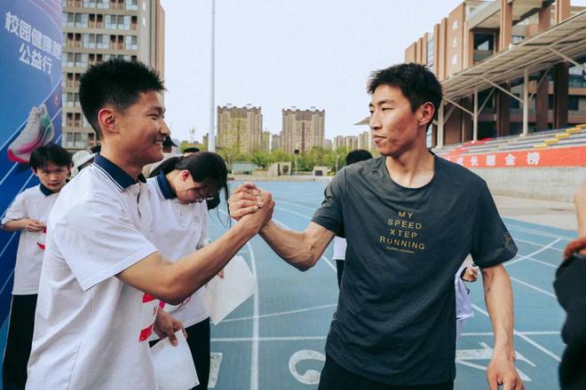 马拉松行业领头羊特步开始拥抱Z世代人群(图11)