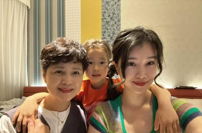 58岁茹萍一家在日本过母亲节皱纹明显皮肤松垮女儿孙女颜值高(图3)