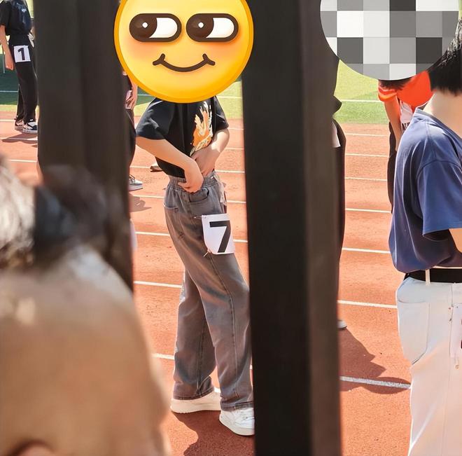 九游娱乐：一张“初三女孩体测”照片让家长被数万网友指责：太不用心了！(图5)