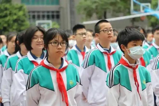 九游娱乐：一张“初三女孩体测”照片让家长被数万网友指责：太不用心了！(图7)