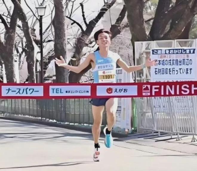 九游娱乐NineGame：左脚ASICS+右脚ADIDAS=半马1：05：19(图1)