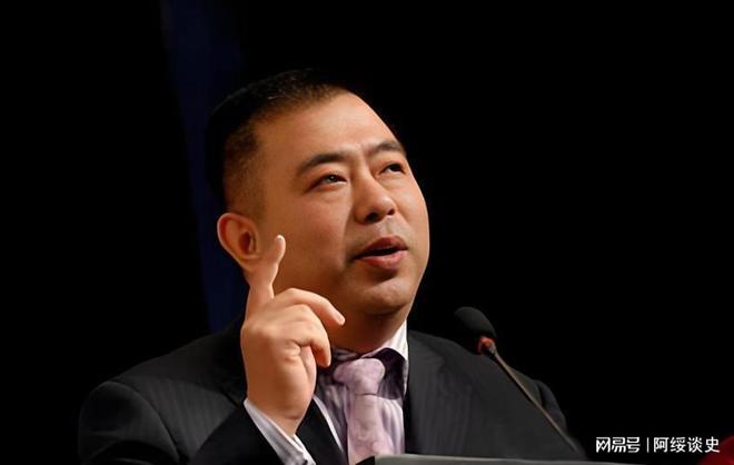 九游娱乐：打败皮鞋的并不是另一双皮鞋！正在被时代抛弃(图3)