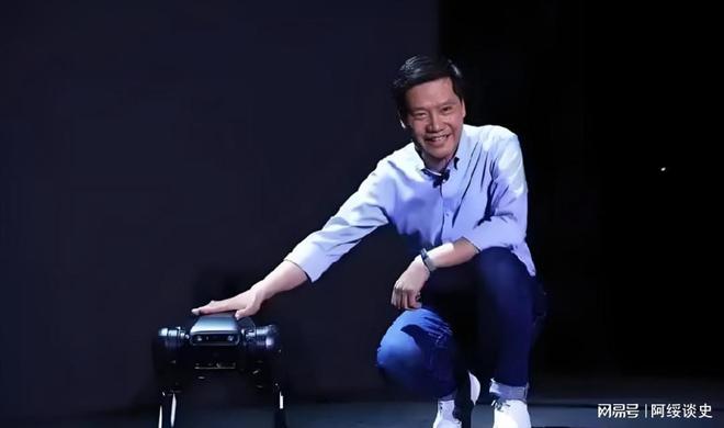 九游娱乐：打败皮鞋的并不是另一双皮鞋！正在被时代抛弃(图8)