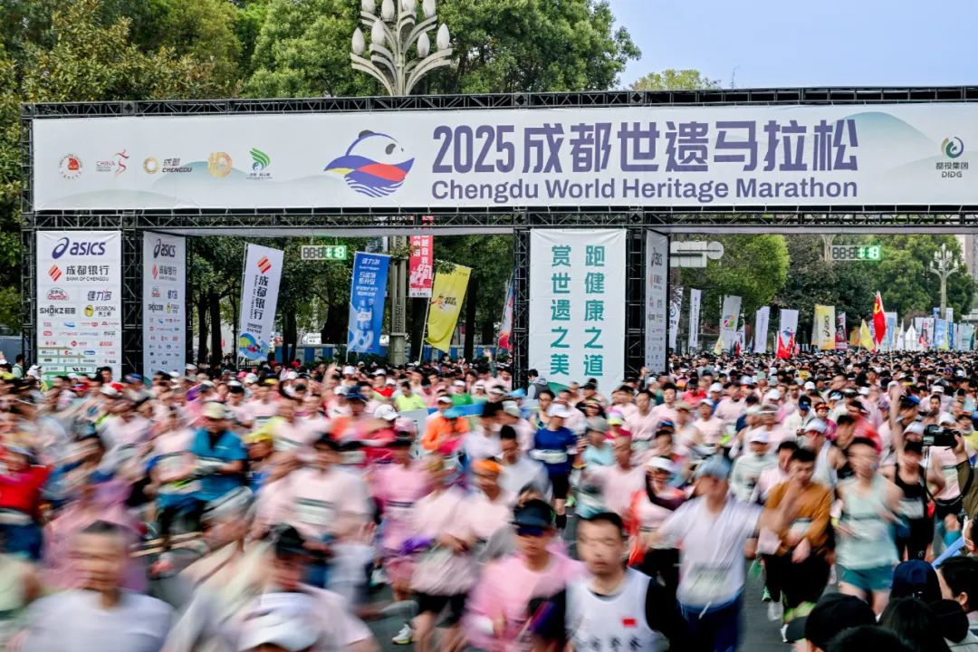 一年吸金330亿低调跑鞋卖爆中国(图6)