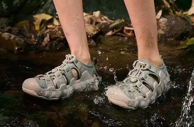 九游娱乐：中国中产三件套被一双“臭鞋”抢了风头(图6)