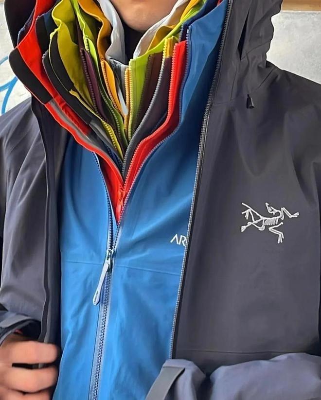 九游娱乐：中国中产三件套被一双“臭鞋”抢了风头(图17)