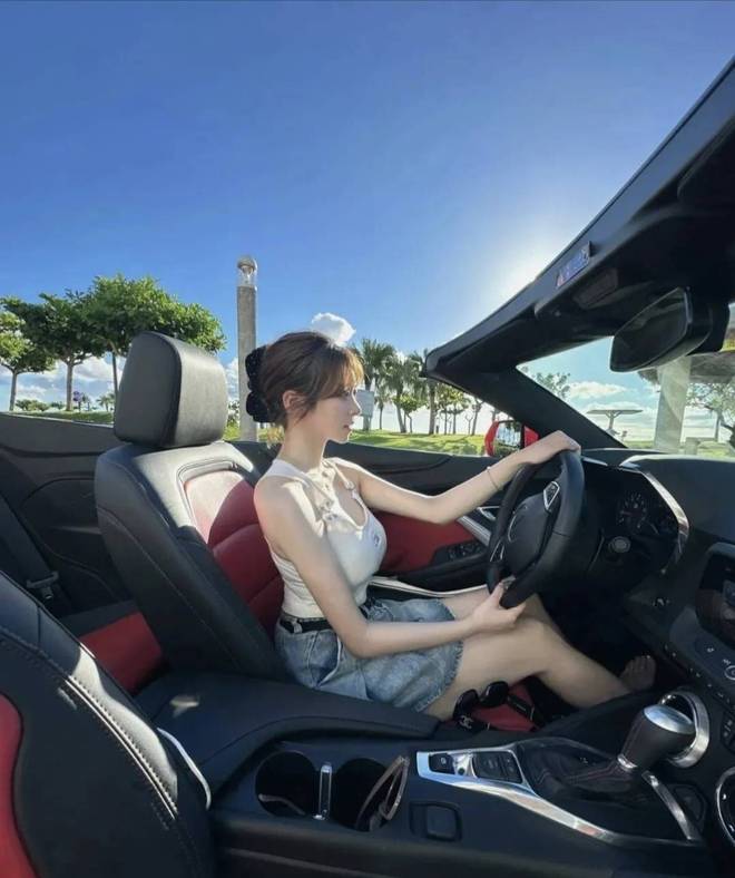 168cm魔鬼身材！尤佳妮凭这三点成顶流女神网友：她这谁顶得住(图5)