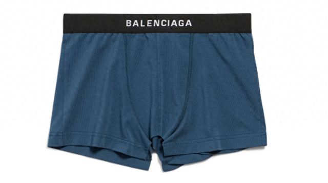 售价4500元一条！巴黎世家短裙形似内裤网友热议：看不懂时尚(图1)