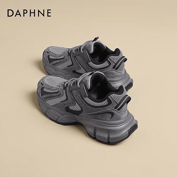 九游娱乐：达芙妮女鞋评测：舒适耐穿时尚百搭的完美选择(图3)