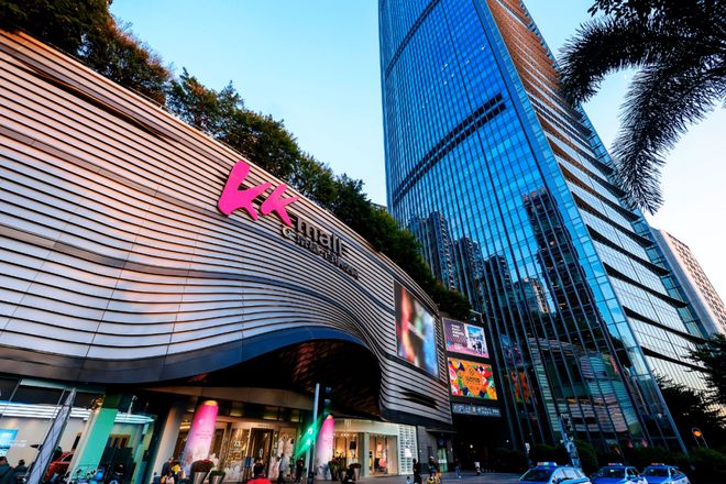 九游娱乐：KKMALL不被时间左右的时尚主场(图3)