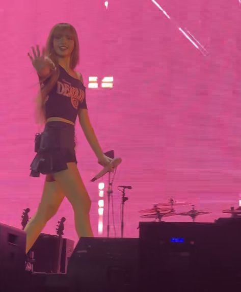 Lisa演唱会上身台湾潮牌原来是这个？(图3)