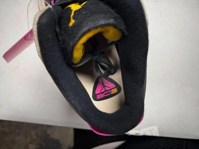 罕见曝光!ACG配色的AJ3你见过吗?(图3)