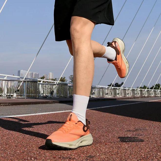 在跑鞋这个赛道它实在强得可怕！(图2)