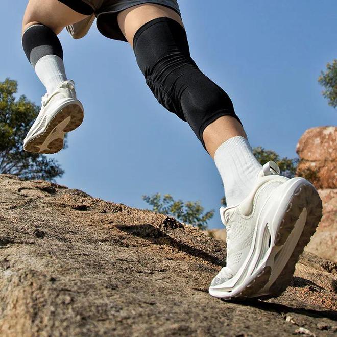 九游娱乐:牛!中国制造已经强到如此可怕了!百元造某克某迪千元级跑鞋!(图1)