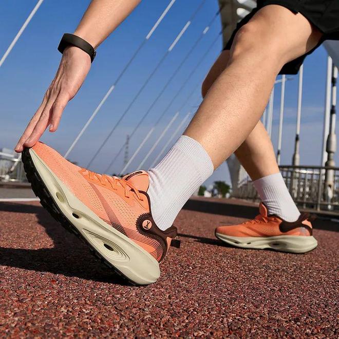 九游娱乐:牛!中国制造已经强到如此可怕了!百元造某克某迪千元级跑鞋!(图3)