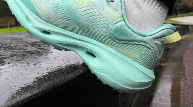 九游娱乐:牛!中国制造已经强到如此可怕了!百元造某克某迪千元级跑鞋!(图9)