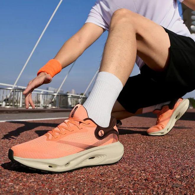 九游娱乐:牛!中国制造已经强到如此可怕了!百元造某克某迪千元级跑鞋!(图11)