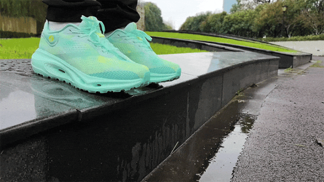 九游娱乐:牛!中国制造已经强到如此可怕了!百元造某克某迪千元级跑鞋!(图14)