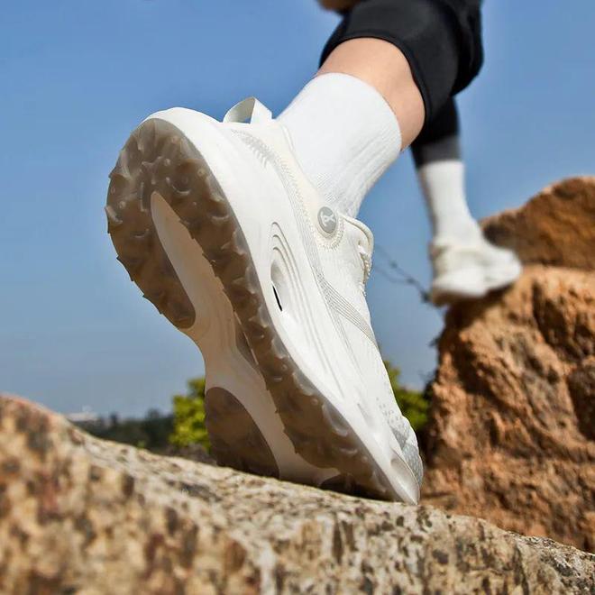 九游娱乐:牛!中国制造已经强到如此可怕了!百元造某克某迪千元级跑鞋!(图18)