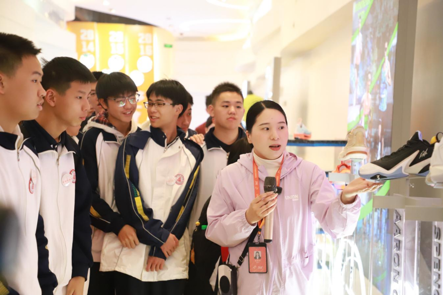 探秘实验室第十期:玩转摩擦力把物理知识“穿”在脚上(图2)