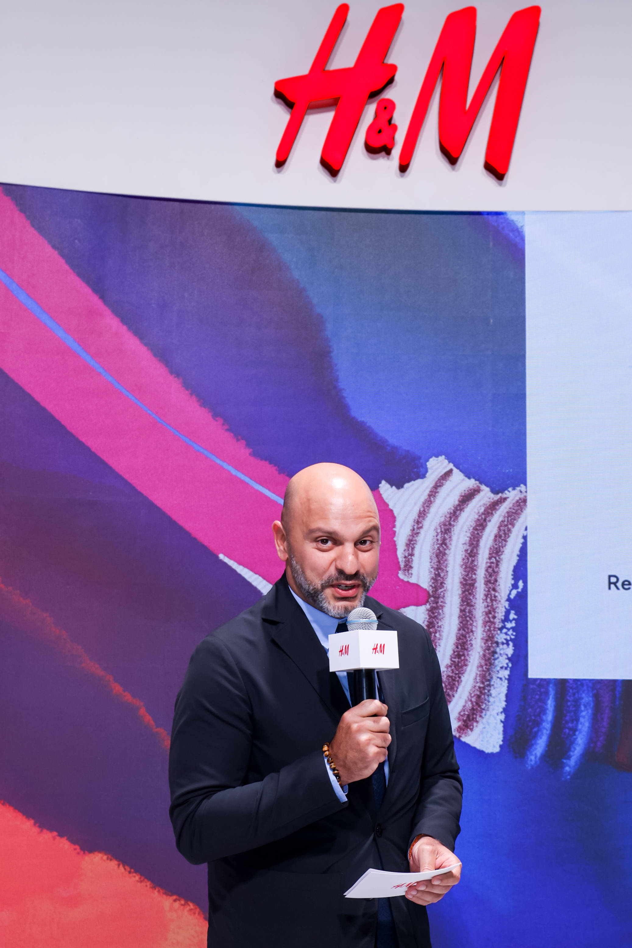 九游娱乐：HM三赴进博之约携前沿设计、绿色生产与颠覆创新续写时尚故事(图5)