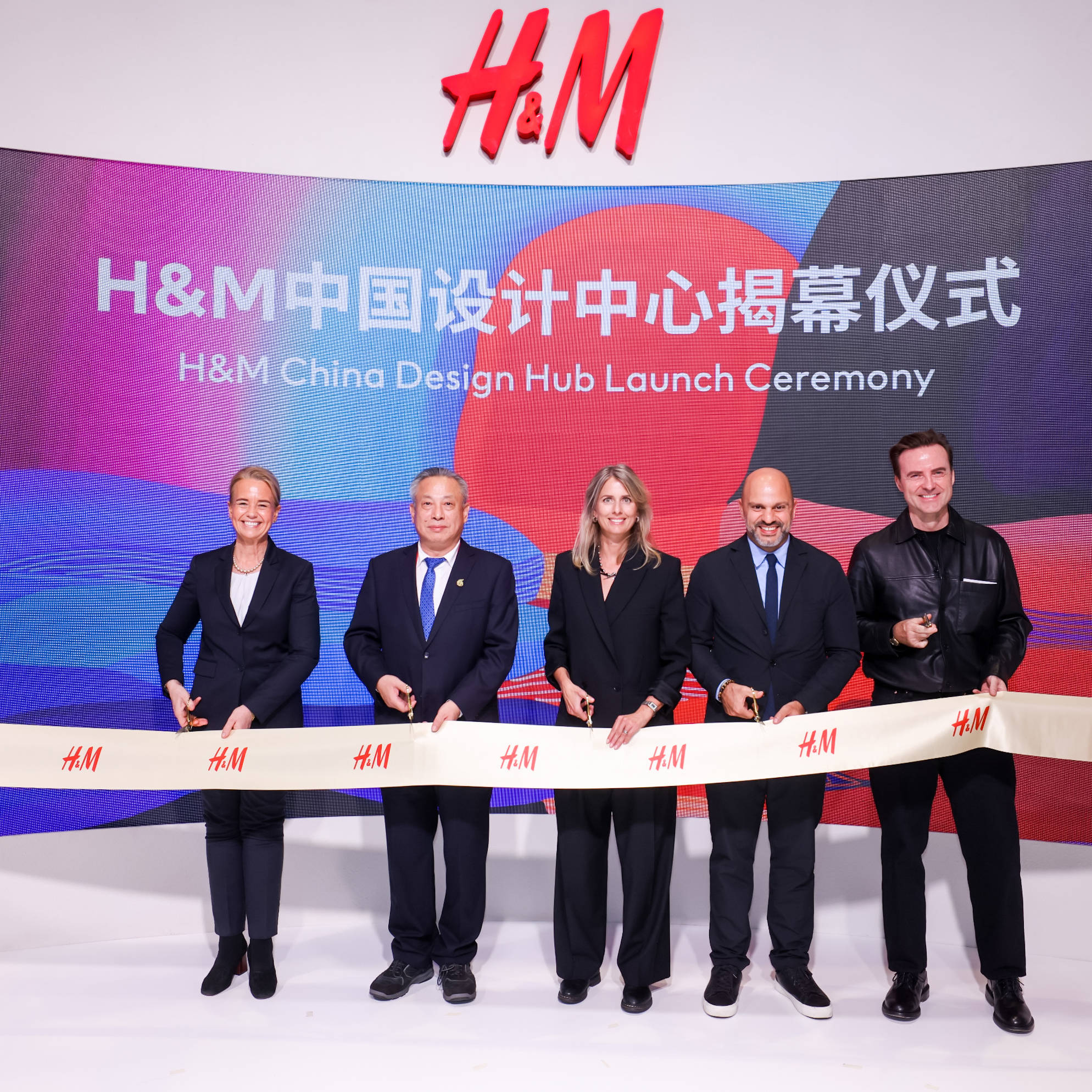 九游娱乐：HM三赴进博之约携前沿设计、绿色生产与颠覆创新续写时尚故事(图4)