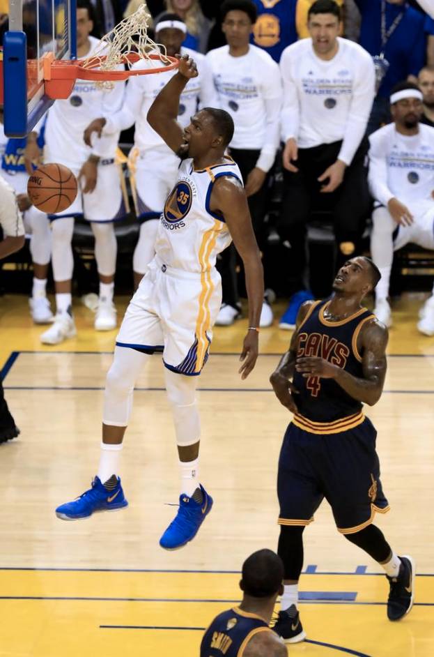 九游娱乐NineGame：没错！今日总决赛还有这些鞋值得关注(图3)