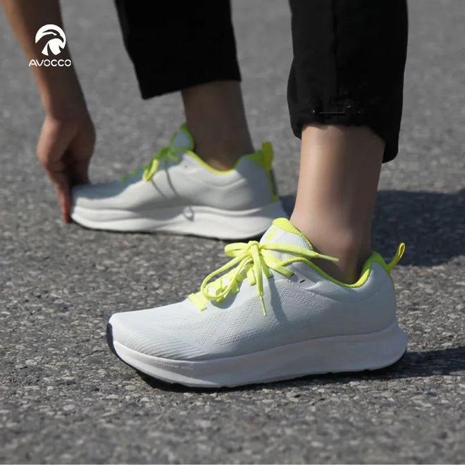 需要一双好鞋跑过风景跑过你马拉松大神推荐装备花费死死卡住不再半途而废(图1)