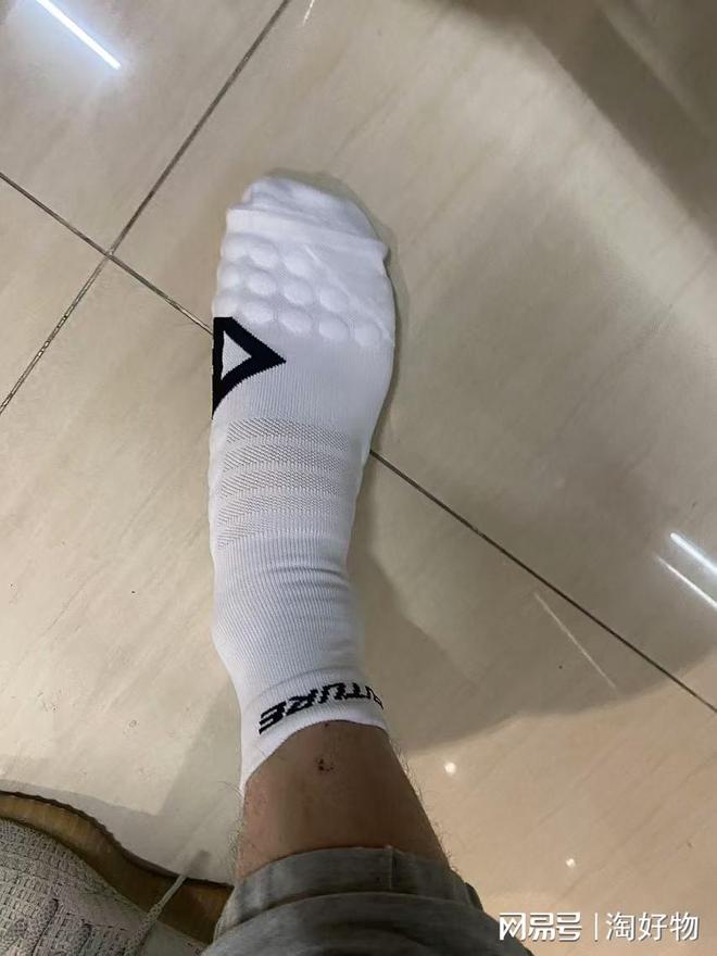 九游娱乐：跑步袜子哪个品牌好选择种袜直接避坑(图1)