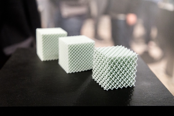 旗阿迪达斯史上最黑科技4D打印跑鞋所有人都能私人定制！(图1)